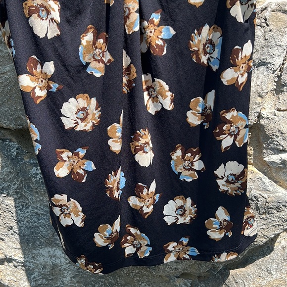 NWOT Tommy Hilfiger Floral Top - Picture 3 of 7
